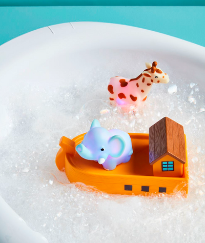 Light-Up Noahs Ark Bath Toy Set